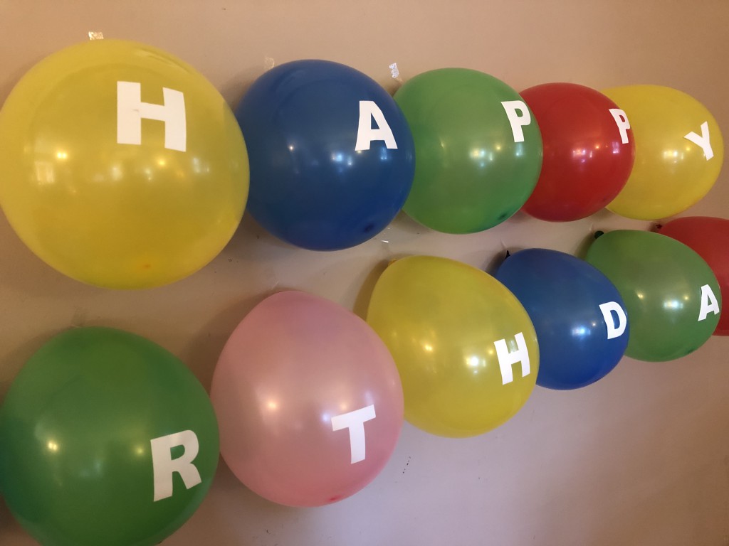 personalize a latex balloon - make a balloon banner