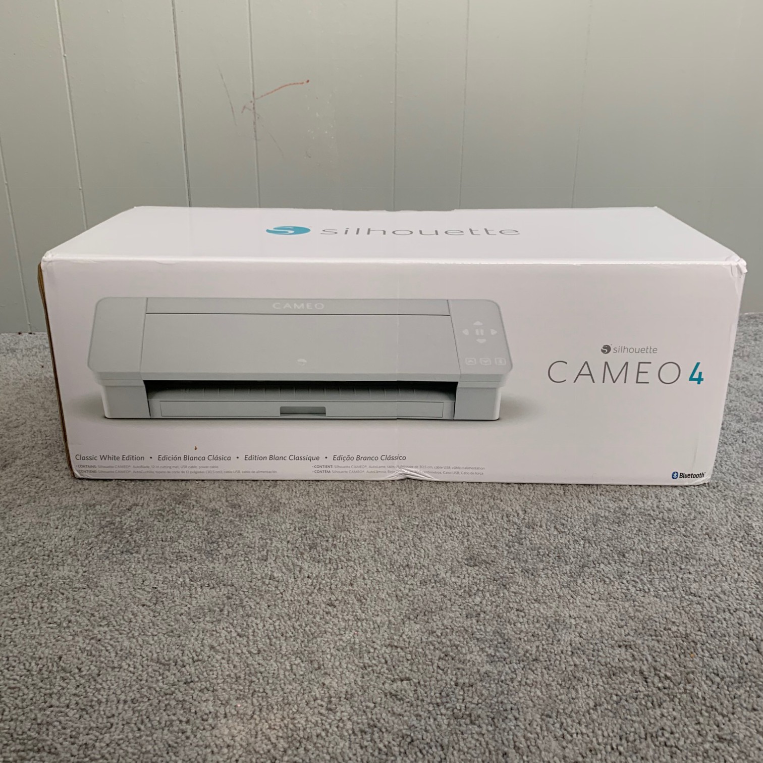 Silhouette Cameo 4 Pro Unboxing & First Cutting Project 